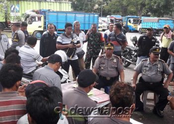 Tujuh Truck Asal Karangasem dihadang Sopir Truck Buleleng