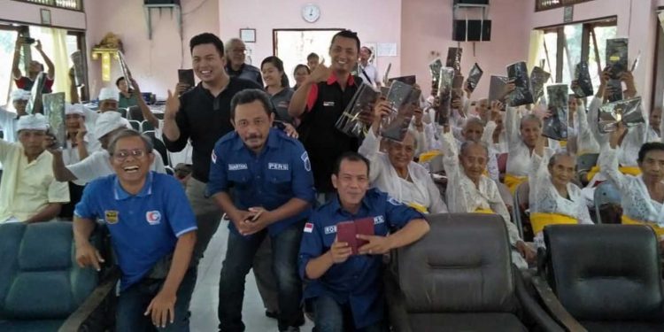 Sambangi Panti Wreda, KJB Berbagi Diawal Tahun
