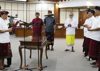Gubernur Koster Lantik Suryawan Jadi Direktur Utama Perusda Bali