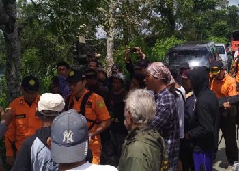 Basarnas dan Polisi Mencari Pengemudi Mobil Mirage Di Jurang Wanagiri