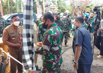 Air Untuk Masyarakat, Pangdam Serahkan dan Resmikan Pompa Hidram di Desa Gobleg