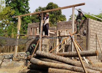 Selain Membuka Jalan, TMMD Di Buleleng Lakukan Bedah Rumah Warga