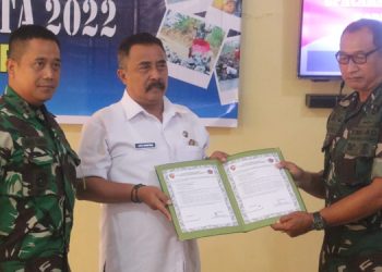 TNI dan Masyarakat Tuntas Buat Jalan dan Bedah 4 Rumah