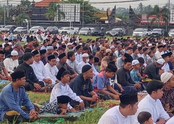 Umat Islam Seririt Gelar Shalat Id Dilapangan Seririt