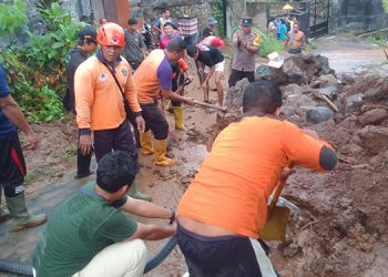Longsor di Alasangker Sebabkan Senderan Rumah Jebol