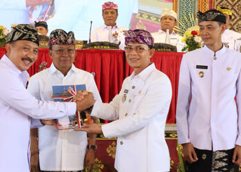 Hadiri Paripurna Bupati dan Wakil Bupati Klungkung, Gubernur Koster Wujudkan Keselarasan Program Pusat, Provinsi dan Kabupaten