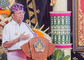 Gubernur Koster Geram Beredar Endek Pabrikan di Pasar Galiran Klungkung
